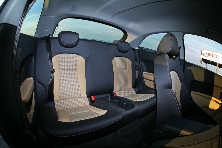Интерьер Audi A1 by Pogea Racing (8X) 2011 года  (фото 2 из 29)